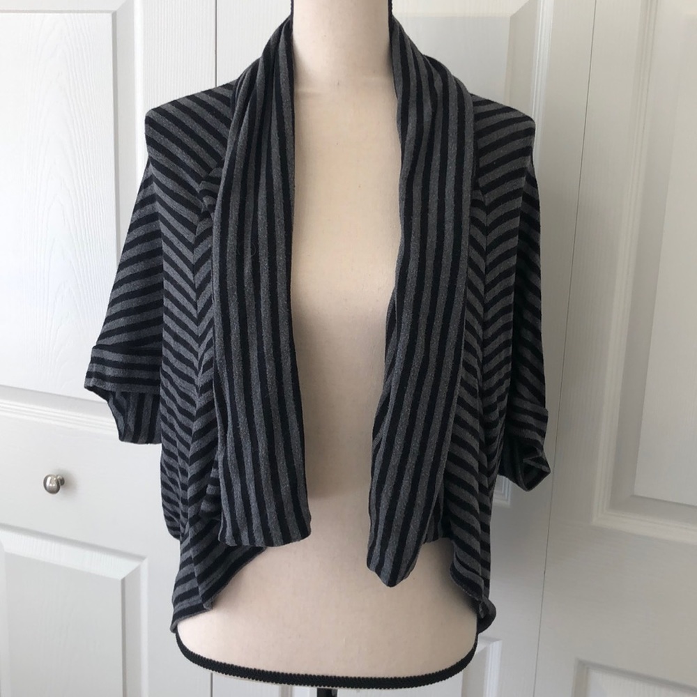 Forever 21 Womens Short Sleeve Cardigan Black/Gray